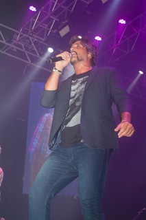 
<a style='margin-left: 5px;' class='btn btn-xs btn-social btn-facebook' href='https://www.facebook.com/sharer/sharer.php?u=https://www.galeramix.com.br/imagem/a71/800-800-90/conteudo/site_galerias/71/galera-mix-petry-victor-e-leo-cezar-menotti-e-fabiano-79.jpg' rel='popup' data-width='500' data-height='400'><i class='fa fa-facebook'></i>Compartilhar <span class='hidden-xs'>no Facebook</span>
</a> 
<a class='btn btn-default btn-xs' target='_blank' href='imagem/a71/800-800-90/conteudo/site_galerias/71/galera-mix-petry-victor-e-leo-cezar-menotti-e-fabiano-79.jpg'>
<span class='glyphicon glyphicon-cloud-download'></span> Salvar
</a>
