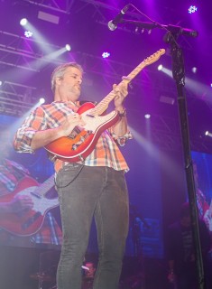 
<a style='margin-left: 5px;' class='btn btn-xs btn-social btn-facebook' href='https://www.facebook.com/sharer/sharer.php?u=https://www.galeramix.com.br/imagem/a71/800-800-90/conteudo/site_galerias/71/galera-mix-petry-victor-e-leo-cezar-menotti-e-fabiano-81.jpg' rel='popup' data-width='500' data-height='400'><i class='fa fa-facebook'></i>Compartilhar <span class='hidden-xs'>no Facebook</span>
</a> 
<a class='btn btn-default btn-xs' target='_blank' href='imagem/a71/800-800-90/conteudo/site_galerias/71/galera-mix-petry-victor-e-leo-cezar-menotti-e-fabiano-81.jpg'>
<span class='glyphicon glyphicon-cloud-download'></span> Salvar
</a>
