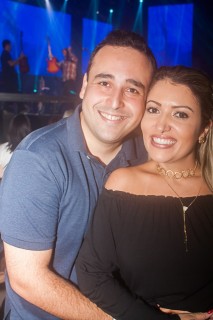 
<a style='margin-left: 5px;' class='btn btn-xs btn-social btn-facebook' href='https://www.facebook.com/sharer/sharer.php?u=https://www.galeramix.com.br/imagem/a71/800-800-90/conteudo/site_galerias/71/galera-mix-petry-victor-e-leo-cezar-menotti-e-fabiano-84.jpg' rel='popup' data-width='500' data-height='400'><i class='fa fa-facebook'></i>Compartilhar <span class='hidden-xs'>no Facebook</span>
</a> 
<a class='btn btn-default btn-xs' target='_blank' href='imagem/a71/800-800-90/conteudo/site_galerias/71/galera-mix-petry-victor-e-leo-cezar-menotti-e-fabiano-84.jpg'>
<span class='glyphicon glyphicon-cloud-download'></span> Salvar
</a>
