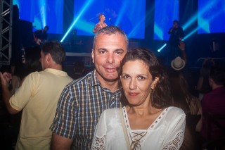 
<a style='margin-left: 5px;' class='btn btn-xs btn-social btn-facebook' href='https://www.facebook.com/sharer/sharer.php?u=https://www.galeramix.com.br/imagem/a71/800-800-90/conteudo/site_galerias/71/galera-mix-petry-victor-e-leo-cezar-menotti-e-fabiano-85.jpg' rel='popup' data-width='500' data-height='400'><i class='fa fa-facebook'></i>Compartilhar <span class='hidden-xs'>no Facebook</span>
</a> 
<a class='btn btn-default btn-xs' target='_blank' href='imagem/a71/800-800-90/conteudo/site_galerias/71/galera-mix-petry-victor-e-leo-cezar-menotti-e-fabiano-85.jpg'>
<span class='glyphicon glyphicon-cloud-download'></span> Salvar
</a>
