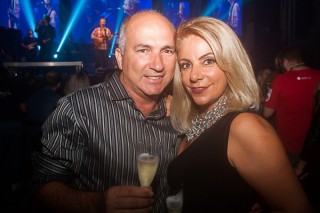 
<a style='margin-left: 5px;' class='btn btn-xs btn-social btn-facebook' href='https://www.facebook.com/sharer/sharer.php?u=https://www.galeramix.com.br/imagem/a71/800-800-90/conteudo/site_galerias/71/galera-mix-petry-victor-e-leo-cezar-menotti-e-fabiano-86.jpg' rel='popup' data-width='500' data-height='400'><i class='fa fa-facebook'></i>Compartilhar <span class='hidden-xs'>no Facebook</span>
</a> 
<a class='btn btn-default btn-xs' target='_blank' href='imagem/a71/800-800-90/conteudo/site_galerias/71/galera-mix-petry-victor-e-leo-cezar-menotti-e-fabiano-86.jpg'>
<span class='glyphicon glyphicon-cloud-download'></span> Salvar
</a>
