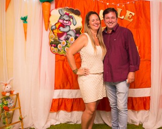 
                        <a style='margin-left: 5px;' class='btn btn-xs btn-social btn-facebook' href='https://www.facebook.com/sharer/sharer.php?u=https://www.galeramix.com.br/imagem/a72/800-800-90/conteudo/site_galerias/72/baile-pascoa-12.jpg' rel='popup' data-width='500' data-height='400'><i class='fa fa-facebook'></i>Compartilhar <span class='hidden-xs'>no Facebook</span>
                    </a> 
                    <a class='btn btn-default btn-xs' target='_blank' href='imagem/a72/800-800-90/conteudo/site_galerias/72/baile-pascoa-12.jpg'>
                        <span class='glyphicon glyphicon-cloud-download'></span> Salvar
                    </a>
                    