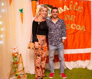 
<a style='margin-left: 5px;' class='btn btn-xs btn-social btn-facebook' href='https://www.facebook.com/sharer/sharer.php?u=https://www.galeramix.com.br/imagem/a72/800-800-90/conteudo/site_galerias/72/baile-pascoa-23.jpg' rel='popup' data-width='500' data-height='400'><i class='fa fa-facebook'></i>Compartilhar <span class='hidden-xs'>no Facebook</span>
</a> 
<a class='btn btn-default btn-xs' target='_blank' href='imagem/a72/800-800-90/conteudo/site_galerias/72/baile-pascoa-23.jpg'>
<span class='glyphicon glyphicon-cloud-download'></span> Salvar
</a>
