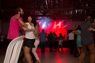 
<a style='margin-left: 5px;' class='btn btn-xs btn-social btn-facebook' href='https://www.facebook.com/sharer/sharer.php?u=https://www.galeramix.com.br/imagem/a72/800-800-90/conteudo/site_galerias/72/baile-pascoa-3.jpg' rel='popup' data-width='500' data-height='400'><i class='fa fa-facebook'></i>Compartilhar <span class='hidden-xs'>no Facebook</span>
</a> 
<a class='btn btn-default btn-xs' target='_blank' href='imagem/a72/800-800-90/conteudo/site_galerias/72/baile-pascoa-3.jpg'>
<span class='glyphicon glyphicon-cloud-download'></span> Salvar
</a>
