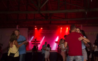 
<a style='margin-left: 5px;' class='btn btn-xs btn-social btn-facebook' href='https://www.facebook.com/sharer/sharer.php?u=https://www.galeramix.com.br/imagem/a72/800-800-90/conteudo/site_galerias/72/baile-pascoa-4.jpg' rel='popup' data-width='500' data-height='400'><i class='fa fa-facebook'></i>Compartilhar <span class='hidden-xs'>no Facebook</span>
</a> 
<a class='btn btn-default btn-xs' target='_blank' href='imagem/a72/800-800-90/conteudo/site_galerias/72/baile-pascoa-4.jpg'>
<span class='glyphicon glyphicon-cloud-download'></span> Salvar
</a>
