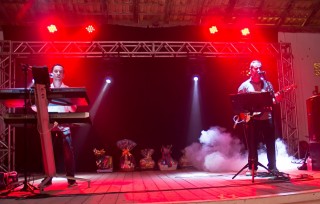 
<a style='margin-left: 5px;' class='btn btn-xs btn-social btn-facebook' href='https://www.facebook.com/sharer/sharer.php?u=https://www.galeramix.com.br/imagem/a72/800-800-90/conteudo/site_galerias/72/baile-pascoa-54.jpg' rel='popup' data-width='500' data-height='400'><i class='fa fa-facebook'></i>Compartilhar <span class='hidden-xs'>no Facebook</span>
</a> 
<a class='btn btn-default btn-xs' target='_blank' href='imagem/a72/800-800-90/conteudo/site_galerias/72/baile-pascoa-54.jpg'>
<span class='glyphicon glyphicon-cloud-download'></span> Salvar
</a>
