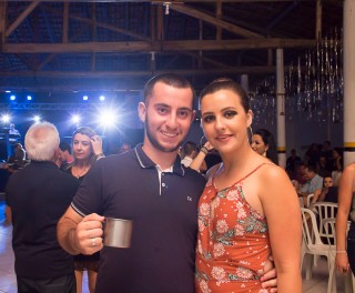 
<a style='margin-left: 5px;' class='btn btn-xs btn-social btn-facebook' href='https://www.facebook.com/sharer/sharer.php?u=https://www.galeramix.com.br/imagem/a72/800-800-90/conteudo/site_galerias/72/baile-pascoa-59.jpg' rel='popup' data-width='500' data-height='400'><i class='fa fa-facebook'></i>Compartilhar <span class='hidden-xs'>no Facebook</span>
</a> 
<a class='btn btn-default btn-xs' target='_blank' href='imagem/a72/800-800-90/conteudo/site_galerias/72/baile-pascoa-59.jpg'>
<span class='glyphicon glyphicon-cloud-download'></span> Salvar
</a>
