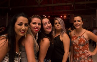 
<a style='margin-left: 5px;' class='btn btn-xs btn-social btn-facebook' href='https://www.facebook.com/sharer/sharer.php?u=https://www.galeramix.com.br/imagem/a72/800-800-90/conteudo/site_galerias/72/baile-pascoa-62.jpg' rel='popup' data-width='500' data-height='400'><i class='fa fa-facebook'></i>Compartilhar <span class='hidden-xs'>no Facebook</span>
</a> 
<a class='btn btn-default btn-xs' target='_blank' href='imagem/a72/800-800-90/conteudo/site_galerias/72/baile-pascoa-62.jpg'>
<span class='glyphicon glyphicon-cloud-download'></span> Salvar
</a>
