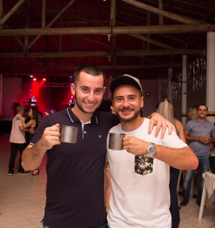 
<a style='margin-left: 5px;' class='btn btn-xs btn-social btn-facebook' href='https://www.facebook.com/sharer/sharer.php?u=https://www.galeramix.com.br/imagem/a72/800-800-90/conteudo/site_galerias/72/baile-pascoa-65.jpg' rel='popup' data-width='500' data-height='400'><i class='fa fa-facebook'></i>Compartilhar <span class='hidden-xs'>no Facebook</span>
</a> 
<a class='btn btn-default btn-xs' target='_blank' href='imagem/a72/800-800-90/conteudo/site_galerias/72/baile-pascoa-65.jpg'>
<span class='glyphicon glyphicon-cloud-download'></span> Salvar
</a>
