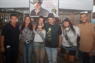 
                                <a style='margin-left: 5px;' class='btn btn-xs btn-social btn-facebook' href='https://www.facebook.com/sharer/sharer.php?u=https://www.galeramix.com.br/imagem/a73/800-800-90/conteudo/site_galerias/73/cachacada-do-ivonir-machado-pirao-com-linguica-tijucas-galeramix-1.jpg' rel='popup' data-width='500' data-height='400'><i class='fa fa-facebook'></i>Compartilhar <span class='hidden-xs'>no Facebook</span>
                            </a> 
                            <a class='btn btn-default btn-xs' target='_blank' href='imagem/a73/800-800-90/conteudo/site_galerias/73/cachacada-do-ivonir-machado-pirao-com-linguica-tijucas-galeramix-1.jpg'>
                                <span class='glyphicon glyphicon-cloud-download'></span> Salvar
                            </a>
                            