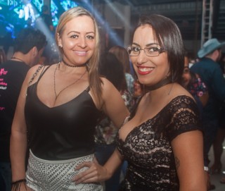 
        <a style='margin-left: 5px;' class='btn btn-xs btn-social btn-facebook' href='https://www.facebook.com/sharer/sharer.php?u=https://www.galeramix.com.br/imagem/a73/800-800-90/conteudo/site_galerias/73/cachacada-do-ivonir-machado-pirao-com-linguica-tijucas-galeramix-104.jpg' rel='popup' data-width='500' data-height='400'><i class='fa fa-facebook'></i>Compartilhar <span class='hidden-xs'>no Facebook</span>
    </a> 
    <a class='btn btn-default btn-xs' target='_blank' href='imagem/a73/800-800-90/conteudo/site_galerias/73/cachacada-do-ivonir-machado-pirao-com-linguica-tijucas-galeramix-104.jpg'>
        <span class='glyphicon glyphicon-cloud-download'></span> Salvar
    </a>
    