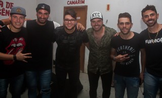 
<a style='margin-left: 5px;' class='btn btn-xs btn-social btn-facebook' href='https://www.facebook.com/sharer/sharer.php?u=https://www.galeramix.com.br/imagem/a73/800-800-90/conteudo/site_galerias/73/cachacada-do-ivonir-machado-pirao-com-linguica-tijucas-galeramix-109.jpg' rel='popup' data-width='500' data-height='400'><i class='fa fa-facebook'></i>Compartilhar <span class='hidden-xs'>no Facebook</span>
</a> 
<a class='btn btn-default btn-xs' target='_blank' href='imagem/a73/800-800-90/conteudo/site_galerias/73/cachacada-do-ivonir-machado-pirao-com-linguica-tijucas-galeramix-109.jpg'>
<span class='glyphicon glyphicon-cloud-download'></span> Salvar
</a>
