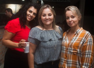 
<a style='margin-left: 5px;' class='btn btn-xs btn-social btn-facebook' href='https://www.facebook.com/sharer/sharer.php?u=https://www.galeramix.com.br/imagem/a73/800-800-90/conteudo/site_galerias/73/cachacada-do-ivonir-machado-pirao-com-linguica-tijucas-galeramix-111.jpg' rel='popup' data-width='500' data-height='400'><i class='fa fa-facebook'></i>Compartilhar <span class='hidden-xs'>no Facebook</span>
</a> 
<a class='btn btn-default btn-xs' target='_blank' href='imagem/a73/800-800-90/conteudo/site_galerias/73/cachacada-do-ivonir-machado-pirao-com-linguica-tijucas-galeramix-111.jpg'>
<span class='glyphicon glyphicon-cloud-download'></span> Salvar
</a>
