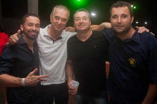 
<a style='margin-left: 5px;' class='btn btn-xs btn-social btn-facebook' href='https://www.facebook.com/sharer/sharer.php?u=https://www.galeramix.com.br/imagem/a73/800-800-90/conteudo/site_galerias/73/cachacada-do-ivonir-machado-pirao-com-linguica-tijucas-galeramix-116.jpg' rel='popup' data-width='500' data-height='400'><i class='fa fa-facebook'></i>Compartilhar <span class='hidden-xs'>no Facebook</span>
</a> 
<a class='btn btn-default btn-xs' target='_blank' href='imagem/a73/800-800-90/conteudo/site_galerias/73/cachacada-do-ivonir-machado-pirao-com-linguica-tijucas-galeramix-116.jpg'>
<span class='glyphicon glyphicon-cloud-download'></span> Salvar
</a>
