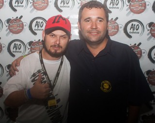 
<a style='margin-left: 5px;' class='btn btn-xs btn-social btn-facebook' href='https://www.facebook.com/sharer/sharer.php?u=https://www.galeramix.com.br/imagem/a73/800-800-90/conteudo/site_galerias/73/cachacada-do-ivonir-machado-pirao-com-linguica-tijucas-galeramix-129.jpg' rel='popup' data-width='500' data-height='400'><i class='fa fa-facebook'></i>Compartilhar <span class='hidden-xs'>no Facebook</span>
</a> 
<a class='btn btn-default btn-xs' target='_blank' href='imagem/a73/800-800-90/conteudo/site_galerias/73/cachacada-do-ivonir-machado-pirao-com-linguica-tijucas-galeramix-129.jpg'>
<span class='glyphicon glyphicon-cloud-download'></span> Salvar
</a>
