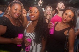 
<a style='margin-left: 5px;' class='btn btn-xs btn-social btn-facebook' href='https://www.facebook.com/sharer/sharer.php?u=https://www.galeramix.com.br/imagem/a73/800-800-90/conteudo/site_galerias/73/cachacada-do-ivonir-machado-pirao-com-linguica-tijucas-galeramix-137.jpg' rel='popup' data-width='500' data-height='400'><i class='fa fa-facebook'></i>Compartilhar <span class='hidden-xs'>no Facebook</span>
</a> 
<a class='btn btn-default btn-xs' target='_blank' href='imagem/a73/800-800-90/conteudo/site_galerias/73/cachacada-do-ivonir-machado-pirao-com-linguica-tijucas-galeramix-137.jpg'>
<span class='glyphicon glyphicon-cloud-download'></span> Salvar
</a>
