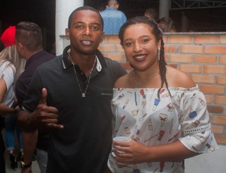 
<a style='margin-left: 5px;' class='btn btn-xs btn-social btn-facebook' href='https://www.facebook.com/sharer/sharer.php?u=https://www.galeramix.com.br/imagem/a73/800-800-90/conteudo/site_galerias/73/cachacada-do-ivonir-machado-pirao-com-linguica-tijucas-galeramix-139.jpg' rel='popup' data-width='500' data-height='400'><i class='fa fa-facebook'></i>Compartilhar <span class='hidden-xs'>no Facebook</span>
</a> 
<a class='btn btn-default btn-xs' target='_blank' href='imagem/a73/800-800-90/conteudo/site_galerias/73/cachacada-do-ivonir-machado-pirao-com-linguica-tijucas-galeramix-139.jpg'>
<span class='glyphicon glyphicon-cloud-download'></span> Salvar
</a>
