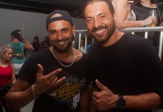 
<a style='margin-left: 5px;' class='btn btn-xs btn-social btn-facebook' href='https://www.facebook.com/sharer/sharer.php?u=https://www.galeramix.com.br/imagem/a73/800-800-90/conteudo/site_galerias/73/cachacada-do-ivonir-machado-pirao-com-linguica-tijucas-galeramix-140.jpg' rel='popup' data-width='500' data-height='400'><i class='fa fa-facebook'></i>Compartilhar <span class='hidden-xs'>no Facebook</span>
</a> 
<a class='btn btn-default btn-xs' target='_blank' href='imagem/a73/800-800-90/conteudo/site_galerias/73/cachacada-do-ivonir-machado-pirao-com-linguica-tijucas-galeramix-140.jpg'>
<span class='glyphicon glyphicon-cloud-download'></span> Salvar
</a>
