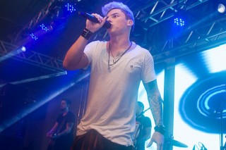 
<a style='margin-left: 5px;' class='btn btn-xs btn-social btn-facebook' href='https://www.facebook.com/sharer/sharer.php?u=https://www.galeramix.com.br/imagem/a73/800-800-90/conteudo/site_galerias/73/cachacada-do-ivonir-machado-pirao-com-linguica-tijucas-galeramix-141.jpg' rel='popup' data-width='500' data-height='400'><i class='fa fa-facebook'></i>Compartilhar <span class='hidden-xs'>no Facebook</span>
</a> 
<a class='btn btn-default btn-xs' target='_blank' href='imagem/a73/800-800-90/conteudo/site_galerias/73/cachacada-do-ivonir-machado-pirao-com-linguica-tijucas-galeramix-141.jpg'>
<span class='glyphicon glyphicon-cloud-download'></span> Salvar
</a>
