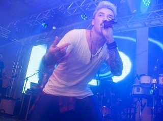 
<a style='margin-left: 5px;' class='btn btn-xs btn-social btn-facebook' href='https://www.facebook.com/sharer/sharer.php?u=https://www.galeramix.com.br/imagem/a73/800-800-90/conteudo/site_galerias/73/cachacada-do-ivonir-machado-pirao-com-linguica-tijucas-galeramix-145.jpg' rel='popup' data-width='500' data-height='400'><i class='fa fa-facebook'></i>Compartilhar <span class='hidden-xs'>no Facebook</span>
</a> 
<a class='btn btn-default btn-xs' target='_blank' href='imagem/a73/800-800-90/conteudo/site_galerias/73/cachacada-do-ivonir-machado-pirao-com-linguica-tijucas-galeramix-145.jpg'>
<span class='glyphicon glyphicon-cloud-download'></span> Salvar
</a>
