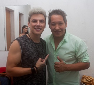 
<a style='margin-left: 5px;' class='btn btn-xs btn-social btn-facebook' href='https://www.facebook.com/sharer/sharer.php?u=https://www.galeramix.com.br/imagem/a73/800-800-90/conteudo/site_galerias/73/cachacada-do-ivonir-machado-pirao-com-linguica-tijucas-galeramix-153.jpg' rel='popup' data-width='500' data-height='400'><i class='fa fa-facebook'></i>Compartilhar <span class='hidden-xs'>no Facebook</span>
</a> 
<a class='btn btn-default btn-xs' target='_blank' href='imagem/a73/800-800-90/conteudo/site_galerias/73/cachacada-do-ivonir-machado-pirao-com-linguica-tijucas-galeramix-153.jpg'>
<span class='glyphicon glyphicon-cloud-download'></span> Salvar
</a>
