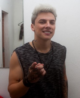 
<a style='margin-left: 5px;' class='btn btn-xs btn-social btn-facebook' href='https://www.facebook.com/sharer/sharer.php?u=https://www.galeramix.com.br/imagem/a73/800-800-90/conteudo/site_galerias/73/cachacada-do-ivonir-machado-pirao-com-linguica-tijucas-galeramix-154.jpg' rel='popup' data-width='500' data-height='400'><i class='fa fa-facebook'></i>Compartilhar <span class='hidden-xs'>no Facebook</span>
</a> 
<a class='btn btn-default btn-xs' target='_blank' href='imagem/a73/800-800-90/conteudo/site_galerias/73/cachacada-do-ivonir-machado-pirao-com-linguica-tijucas-galeramix-154.jpg'>
<span class='glyphicon glyphicon-cloud-download'></span> Salvar
</a>
