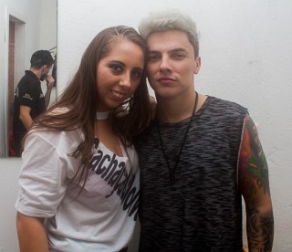 
<a style='margin-left: 5px;' class='btn btn-xs btn-social btn-facebook' href='https://www.facebook.com/sharer/sharer.php?u=https://www.galeramix.com.br/imagem/a73/800-800-90/conteudo/site_galerias/73/cachacada-do-ivonir-machado-pirao-com-linguica-tijucas-galeramix-155.jpg' rel='popup' data-width='500' data-height='400'><i class='fa fa-facebook'></i>Compartilhar <span class='hidden-xs'>no Facebook</span>
</a> 
<a class='btn btn-default btn-xs' target='_blank' href='imagem/a73/800-800-90/conteudo/site_galerias/73/cachacada-do-ivonir-machado-pirao-com-linguica-tijucas-galeramix-155.jpg'>
<span class='glyphicon glyphicon-cloud-download'></span> Salvar
</a>
