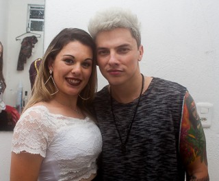 
<a style='margin-left: 5px;' class='btn btn-xs btn-social btn-facebook' href='https://www.facebook.com/sharer/sharer.php?u=https://www.galeramix.com.br/imagem/a73/800-800-90/conteudo/site_galerias/73/cachacada-do-ivonir-machado-pirao-com-linguica-tijucas-galeramix-156.jpg' rel='popup' data-width='500' data-height='400'><i class='fa fa-facebook'></i>Compartilhar <span class='hidden-xs'>no Facebook</span>
</a> 
<a class='btn btn-default btn-xs' target='_blank' href='imagem/a73/800-800-90/conteudo/site_galerias/73/cachacada-do-ivonir-machado-pirao-com-linguica-tijucas-galeramix-156.jpg'>
<span class='glyphicon glyphicon-cloud-download'></span> Salvar
</a>
