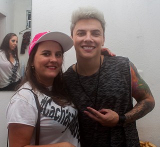 
<a style='margin-left: 5px;' class='btn btn-xs btn-social btn-facebook' href='https://www.facebook.com/sharer/sharer.php?u=https://www.galeramix.com.br/imagem/a73/800-800-90/conteudo/site_galerias/73/cachacada-do-ivonir-machado-pirao-com-linguica-tijucas-galeramix-157.jpg' rel='popup' data-width='500' data-height='400'><i class='fa fa-facebook'></i>Compartilhar <span class='hidden-xs'>no Facebook</span>
</a> 
<a class='btn btn-default btn-xs' target='_blank' href='imagem/a73/800-800-90/conteudo/site_galerias/73/cachacada-do-ivonir-machado-pirao-com-linguica-tijucas-galeramix-157.jpg'>
<span class='glyphicon glyphicon-cloud-download'></span> Salvar
</a>
