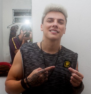 
<a style='margin-left: 5px;' class='btn btn-xs btn-social btn-facebook' href='https://www.facebook.com/sharer/sharer.php?u=https://www.galeramix.com.br/imagem/a73/800-800-90/conteudo/site_galerias/73/cachacada-do-ivonir-machado-pirao-com-linguica-tijucas-galeramix-158.jpg' rel='popup' data-width='500' data-height='400'><i class='fa fa-facebook'></i>Compartilhar <span class='hidden-xs'>no Facebook</span>
</a> 
<a class='btn btn-default btn-xs' target='_blank' href='imagem/a73/800-800-90/conteudo/site_galerias/73/cachacada-do-ivonir-machado-pirao-com-linguica-tijucas-galeramix-158.jpg'>
<span class='glyphicon glyphicon-cloud-download'></span> Salvar
</a>
