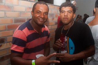 
<a style='margin-left: 5px;' class='btn btn-xs btn-social btn-facebook' href='https://www.facebook.com/sharer/sharer.php?u=https://www.galeramix.com.br/imagem/a73/800-800-90/conteudo/site_galerias/73/cachacada-do-ivonir-machado-pirao-com-linguica-tijucas-galeramix-164.jpg' rel='popup' data-width='500' data-height='400'><i class='fa fa-facebook'></i>Compartilhar <span class='hidden-xs'>no Facebook</span>
</a> 
<a class='btn btn-default btn-xs' target='_blank' href='imagem/a73/800-800-90/conteudo/site_galerias/73/cachacada-do-ivonir-machado-pirao-com-linguica-tijucas-galeramix-164.jpg'>
<span class='glyphicon glyphicon-cloud-download'></span> Salvar
</a>
