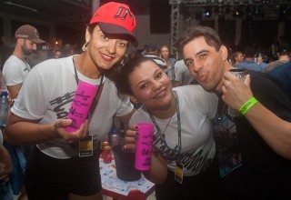 
<a style='margin-left: 5px;' class='btn btn-xs btn-social btn-facebook' href='https://www.facebook.com/sharer/sharer.php?u=https://www.galeramix.com.br/imagem/a73/800-800-90/conteudo/site_galerias/73/cachacada-do-ivonir-machado-pirao-com-linguica-tijucas-galeramix-176.jpg' rel='popup' data-width='500' data-height='400'><i class='fa fa-facebook'></i>Compartilhar <span class='hidden-xs'>no Facebook</span>
</a> 
<a class='btn btn-default btn-xs' target='_blank' href='imagem/a73/800-800-90/conteudo/site_galerias/73/cachacada-do-ivonir-machado-pirao-com-linguica-tijucas-galeramix-176.jpg'>
<span class='glyphicon glyphicon-cloud-download'></span> Salvar
</a>
