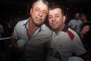 
<a style='margin-left: 5px;' class='btn btn-xs btn-social btn-facebook' href='https://www.facebook.com/sharer/sharer.php?u=https://www.galeramix.com.br/imagem/a73/800-800-90/conteudo/site_galerias/73/cachacada-do-ivonir-machado-pirao-com-linguica-tijucas-galeramix-187.jpg' rel='popup' data-width='500' data-height='400'><i class='fa fa-facebook'></i>Compartilhar <span class='hidden-xs'>no Facebook</span>
</a> 
<a class='btn btn-default btn-xs' target='_blank' href='imagem/a73/800-800-90/conteudo/site_galerias/73/cachacada-do-ivonir-machado-pirao-com-linguica-tijucas-galeramix-187.jpg'>
<span class='glyphicon glyphicon-cloud-download'></span> Salvar
</a>
