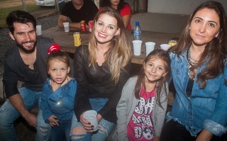 
<a style='margin-left: 5px;' class='btn btn-xs btn-social btn-facebook' href='https://www.facebook.com/sharer/sharer.php?u=https://www.galeramix.com.br/imagem/a73/800-800-90/conteudo/site_galerias/73/cachacada-do-ivonir-machado-pirao-com-linguica-tijucas-galeramix-19.jpg' rel='popup' data-width='500' data-height='400'><i class='fa fa-facebook'></i>Compartilhar <span class='hidden-xs'>no Facebook</span>
</a> 
<a class='btn btn-default btn-xs' target='_blank' href='imagem/a73/800-800-90/conteudo/site_galerias/73/cachacada-do-ivonir-machado-pirao-com-linguica-tijucas-galeramix-19.jpg'>
<span class='glyphicon glyphicon-cloud-download'></span> Salvar
</a>
