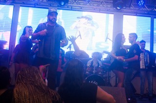 
<a style='margin-left: 5px;' class='btn btn-xs btn-social btn-facebook' href='https://www.facebook.com/sharer/sharer.php?u=https://www.galeramix.com.br/imagem/a73/800-800-90/conteudo/site_galerias/73/cachacada-do-ivonir-machado-pirao-com-linguica-tijucas-galeramix-198.jpg' rel='popup' data-width='500' data-height='400'><i class='fa fa-facebook'></i>Compartilhar <span class='hidden-xs'>no Facebook</span>
</a> 
<a class='btn btn-default btn-xs' target='_blank' href='imagem/a73/800-800-90/conteudo/site_galerias/73/cachacada-do-ivonir-machado-pirao-com-linguica-tijucas-galeramix-198.jpg'>
<span class='glyphicon glyphicon-cloud-download'></span> Salvar
</a>
