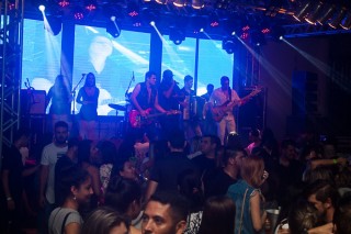 
<a style='margin-left: 5px;' class='btn btn-xs btn-social btn-facebook' href='https://www.facebook.com/sharer/sharer.php?u=https://www.galeramix.com.br/imagem/a73/800-800-90/conteudo/site_galerias/73/cachacada-do-ivonir-machado-pirao-com-linguica-tijucas-galeramix-200.jpg' rel='popup' data-width='500' data-height='400'><i class='fa fa-facebook'></i>Compartilhar <span class='hidden-xs'>no Facebook</span>
</a> 
<a class='btn btn-default btn-xs' target='_blank' href='imagem/a73/800-800-90/conteudo/site_galerias/73/cachacada-do-ivonir-machado-pirao-com-linguica-tijucas-galeramix-200.jpg'>
<span class='glyphicon glyphicon-cloud-download'></span> Salvar
</a>
