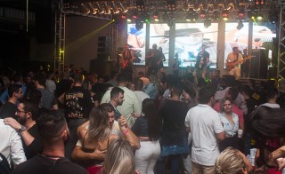 
<a style='margin-left: 5px;' class='btn btn-xs btn-social btn-facebook' href='https://www.facebook.com/sharer/sharer.php?u=https://www.galeramix.com.br/imagem/a73/800-800-90/conteudo/site_galerias/73/cachacada-do-ivonir-machado-pirao-com-linguica-tijucas-galeramix-201.jpg' rel='popup' data-width='500' data-height='400'><i class='fa fa-facebook'></i>Compartilhar <span class='hidden-xs'>no Facebook</span>
</a> 
<a class='btn btn-default btn-xs' target='_blank' href='imagem/a73/800-800-90/conteudo/site_galerias/73/cachacada-do-ivonir-machado-pirao-com-linguica-tijucas-galeramix-201.jpg'>
<span class='glyphicon glyphicon-cloud-download'></span> Salvar
</a>
