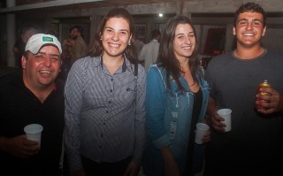 
<a style='margin-left: 5px;' class='btn btn-xs btn-social btn-facebook' href='https://www.facebook.com/sharer/sharer.php?u=https://www.galeramix.com.br/imagem/a73/800-800-90/conteudo/site_galerias/73/cachacada-do-ivonir-machado-pirao-com-linguica-tijucas-galeramix-205.jpg' rel='popup' data-width='500' data-height='400'><i class='fa fa-facebook'></i>Compartilhar <span class='hidden-xs'>no Facebook</span>
</a> 
<a class='btn btn-default btn-xs' target='_blank' href='imagem/a73/800-800-90/conteudo/site_galerias/73/cachacada-do-ivonir-machado-pirao-com-linguica-tijucas-galeramix-205.jpg'>
<span class='glyphicon glyphicon-cloud-download'></span> Salvar
</a>
