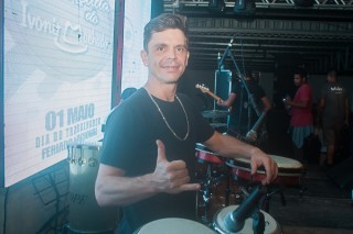 
<a style='margin-left: 5px;' class='btn btn-xs btn-social btn-facebook' href='https://www.facebook.com/sharer/sharer.php?u=https://www.galeramix.com.br/imagem/a73/800-800-90/conteudo/site_galerias/73/cachacada-do-ivonir-machado-pirao-com-linguica-tijucas-galeramix-215.jpg' rel='popup' data-width='500' data-height='400'><i class='fa fa-facebook'></i>Compartilhar <span class='hidden-xs'>no Facebook</span>
</a> 
<a class='btn btn-default btn-xs' target='_blank' href='imagem/a73/800-800-90/conteudo/site_galerias/73/cachacada-do-ivonir-machado-pirao-com-linguica-tijucas-galeramix-215.jpg'>
<span class='glyphicon glyphicon-cloud-download'></span> Salvar
</a>
