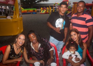 
<a style='margin-left: 5px;' class='btn btn-xs btn-social btn-facebook' href='https://www.facebook.com/sharer/sharer.php?u=https://www.galeramix.com.br/imagem/a73/800-800-90/conteudo/site_galerias/73/cachacada-do-ivonir-machado-pirao-com-linguica-tijucas-galeramix-34.jpg' rel='popup' data-width='500' data-height='400'><i class='fa fa-facebook'></i>Compartilhar <span class='hidden-xs'>no Facebook</span>
</a> 
<a class='btn btn-default btn-xs' target='_blank' href='imagem/a73/800-800-90/conteudo/site_galerias/73/cachacada-do-ivonir-machado-pirao-com-linguica-tijucas-galeramix-34.jpg'>
<span class='glyphicon glyphicon-cloud-download'></span> Salvar
</a>
