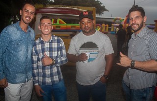 
<a style='margin-left: 5px;' class='btn btn-xs btn-social btn-facebook' href='https://www.facebook.com/sharer/sharer.php?u=https://www.galeramix.com.br/imagem/a73/800-800-90/conteudo/site_galerias/73/cachacada-do-ivonir-machado-pirao-com-linguica-tijucas-galeramix-36.jpg' rel='popup' data-width='500' data-height='400'><i class='fa fa-facebook'></i>Compartilhar <span class='hidden-xs'>no Facebook</span>
</a> 
<a class='btn btn-default btn-xs' target='_blank' href='imagem/a73/800-800-90/conteudo/site_galerias/73/cachacada-do-ivonir-machado-pirao-com-linguica-tijucas-galeramix-36.jpg'>
<span class='glyphicon glyphicon-cloud-download'></span> Salvar
</a>
