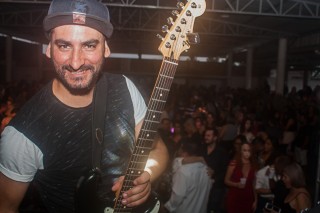 
<a style='margin-left: 5px;' class='btn btn-xs btn-social btn-facebook' href='https://www.facebook.com/sharer/sharer.php?u=https://www.galeramix.com.br/imagem/a73/800-800-90/conteudo/site_galerias/73/cachacada-do-ivonir-machado-pirao-com-linguica-tijucas-galeramix-42.jpg' rel='popup' data-width='500' data-height='400'><i class='fa fa-facebook'></i>Compartilhar <span class='hidden-xs'>no Facebook</span>
</a> 
<a class='btn btn-default btn-xs' target='_blank' href='imagem/a73/800-800-90/conteudo/site_galerias/73/cachacada-do-ivonir-machado-pirao-com-linguica-tijucas-galeramix-42.jpg'>
<span class='glyphicon glyphicon-cloud-download'></span> Salvar
</a>
