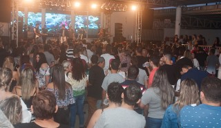 
<a style='margin-left: 5px;' class='btn btn-xs btn-social btn-facebook' href='https://www.facebook.com/sharer/sharer.php?u=https://www.galeramix.com.br/imagem/a73/800-800-90/conteudo/site_galerias/73/cachacada-do-ivonir-machado-pirao-com-linguica-tijucas-galeramix-49.jpg' rel='popup' data-width='500' data-height='400'><i class='fa fa-facebook'></i>Compartilhar <span class='hidden-xs'>no Facebook</span>
</a> 
<a class='btn btn-default btn-xs' target='_blank' href='imagem/a73/800-800-90/conteudo/site_galerias/73/cachacada-do-ivonir-machado-pirao-com-linguica-tijucas-galeramix-49.jpg'>
<span class='glyphicon glyphicon-cloud-download'></span> Salvar
</a>
