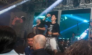 
<a style='margin-left: 5px;' class='btn btn-xs btn-social btn-facebook' href='https://www.facebook.com/sharer/sharer.php?u=https://www.galeramix.com.br/imagem/a73/800-800-90/conteudo/site_galerias/73/cachacada-do-ivonir-machado-pirao-com-linguica-tijucas-galeramix-65.jpg' rel='popup' data-width='500' data-height='400'><i class='fa fa-facebook'></i>Compartilhar <span class='hidden-xs'>no Facebook</span>
</a> 
<a class='btn btn-default btn-xs' target='_blank' href='imagem/a73/800-800-90/conteudo/site_galerias/73/cachacada-do-ivonir-machado-pirao-com-linguica-tijucas-galeramix-65.jpg'>
<span class='glyphicon glyphicon-cloud-download'></span> Salvar
</a>
