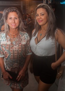 
<a style='margin-left: 5px;' class='btn btn-xs btn-social btn-facebook' href='https://www.facebook.com/sharer/sharer.php?u=https://www.galeramix.com.br/imagem/a73/800-800-90/conteudo/site_galerias/73/cachacada-do-ivonir-machado-pirao-com-linguica-tijucas-galeramix-66.jpg' rel='popup' data-width='500' data-height='400'><i class='fa fa-facebook'></i>Compartilhar <span class='hidden-xs'>no Facebook</span>
</a> 
<a class='btn btn-default btn-xs' target='_blank' href='imagem/a73/800-800-90/conteudo/site_galerias/73/cachacada-do-ivonir-machado-pirao-com-linguica-tijucas-galeramix-66.jpg'>
<span class='glyphicon glyphicon-cloud-download'></span> Salvar
</a>
