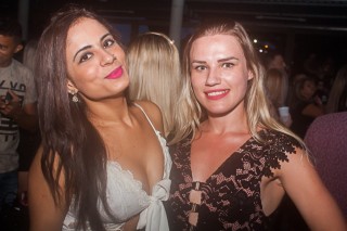 
<a style='margin-left: 5px;' class='btn btn-xs btn-social btn-facebook' href='https://www.facebook.com/sharer/sharer.php?u=https://www.galeramix.com.br/imagem/a73/800-800-90/conteudo/site_galerias/73/cachacada-do-ivonir-machado-pirao-com-linguica-tijucas-galeramix-69.jpg' rel='popup' data-width='500' data-height='400'><i class='fa fa-facebook'></i>Compartilhar <span class='hidden-xs'>no Facebook</span>
</a> 
<a class='btn btn-default btn-xs' target='_blank' href='imagem/a73/800-800-90/conteudo/site_galerias/73/cachacada-do-ivonir-machado-pirao-com-linguica-tijucas-galeramix-69.jpg'>
<span class='glyphicon glyphicon-cloud-download'></span> Salvar
</a>
