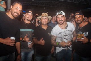 
<a style='margin-left: 5px;' class='btn btn-xs btn-social btn-facebook' href='https://www.facebook.com/sharer/sharer.php?u=https://www.galeramix.com.br/imagem/a73/800-800-90/conteudo/site_galerias/73/cachacada-do-ivonir-machado-pirao-com-linguica-tijucas-galeramix-70.jpg' rel='popup' data-width='500' data-height='400'><i class='fa fa-facebook'></i>Compartilhar <span class='hidden-xs'>no Facebook</span>
</a> 
<a class='btn btn-default btn-xs' target='_blank' href='imagem/a73/800-800-90/conteudo/site_galerias/73/cachacada-do-ivonir-machado-pirao-com-linguica-tijucas-galeramix-70.jpg'>
<span class='glyphicon glyphicon-cloud-download'></span> Salvar
</a>
