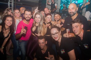 
<a style='margin-left: 5px;' class='btn btn-xs btn-social btn-facebook' href='https://www.facebook.com/sharer/sharer.php?u=https://www.galeramix.com.br/imagem/a73/800-800-90/conteudo/site_galerias/73/cachacada-do-ivonir-machado-pirao-com-linguica-tijucas-galeramix-71.jpg' rel='popup' data-width='500' data-height='400'><i class='fa fa-facebook'></i>Compartilhar <span class='hidden-xs'>no Facebook</span>
</a> 
<a class='btn btn-default btn-xs' target='_blank' href='imagem/a73/800-800-90/conteudo/site_galerias/73/cachacada-do-ivonir-machado-pirao-com-linguica-tijucas-galeramix-71.jpg'>
<span class='glyphicon glyphicon-cloud-download'></span> Salvar
</a>
