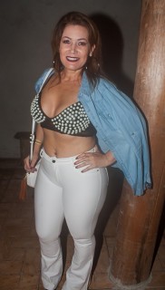 
<a style='margin-left: 5px;' class='btn btn-xs btn-social btn-facebook' href='https://www.facebook.com/sharer/sharer.php?u=https://www.galeramix.com.br/imagem/a73/800-800-90/conteudo/site_galerias/73/cachacada-do-ivonir-machado-pirao-com-linguica-tijucas-galeramix-8.jpg' rel='popup' data-width='500' data-height='400'><i class='fa fa-facebook'></i>Compartilhar <span class='hidden-xs'>no Facebook</span>
</a> 
<a class='btn btn-default btn-xs' target='_blank' href='imagem/a73/800-800-90/conteudo/site_galerias/73/cachacada-do-ivonir-machado-pirao-com-linguica-tijucas-galeramix-8.jpg'>
<span class='glyphicon glyphicon-cloud-download'></span> Salvar
</a>
