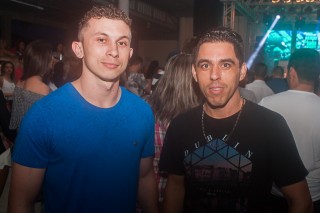 
<a style='margin-left: 5px;' class='btn btn-xs btn-social btn-facebook' href='https://www.facebook.com/sharer/sharer.php?u=https://www.galeramix.com.br/imagem/a73/800-800-90/conteudo/site_galerias/73/cachacada-do-ivonir-machado-pirao-com-linguica-tijucas-galeramix-85.jpg' rel='popup' data-width='500' data-height='400'><i class='fa fa-facebook'></i>Compartilhar <span class='hidden-xs'>no Facebook</span>
</a> 
<a class='btn btn-default btn-xs' target='_blank' href='imagem/a73/800-800-90/conteudo/site_galerias/73/cachacada-do-ivonir-machado-pirao-com-linguica-tijucas-galeramix-85.jpg'>
<span class='glyphicon glyphicon-cloud-download'></span> Salvar
</a>
